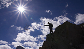 视频:一块宝石换一套房?看看当地人怎么说?